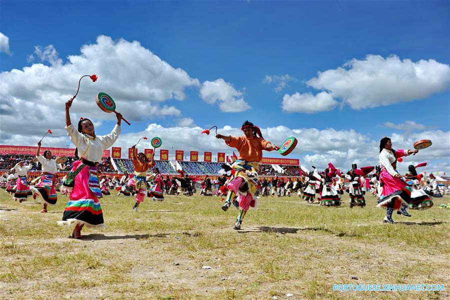 （社会）（1）西藏那曲恰青格萨尔赛马艺术节开幕