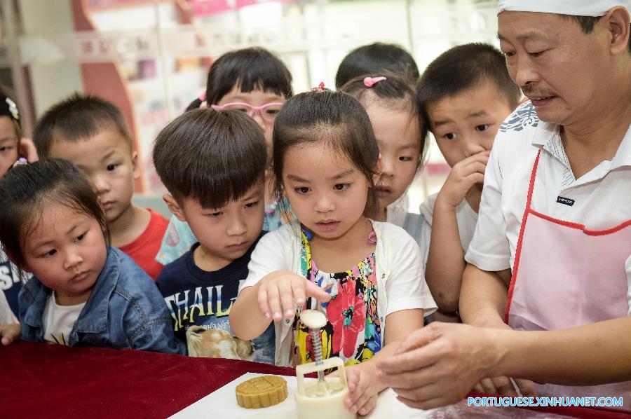 CHINA-ANHUI-HEFEI-CHILDREN-MOON CAKE(CN)