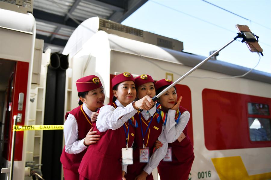 (2)ETIOPIA-ADIS ABEBA-CHINA-INDUSTRIA-TRANSPORTE  