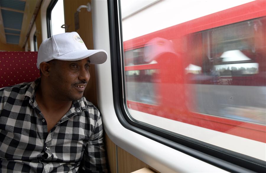 (11)ETIOPIA-ADIS ABEBA-CHINA-INDUSTRIA-TRANSPORTE