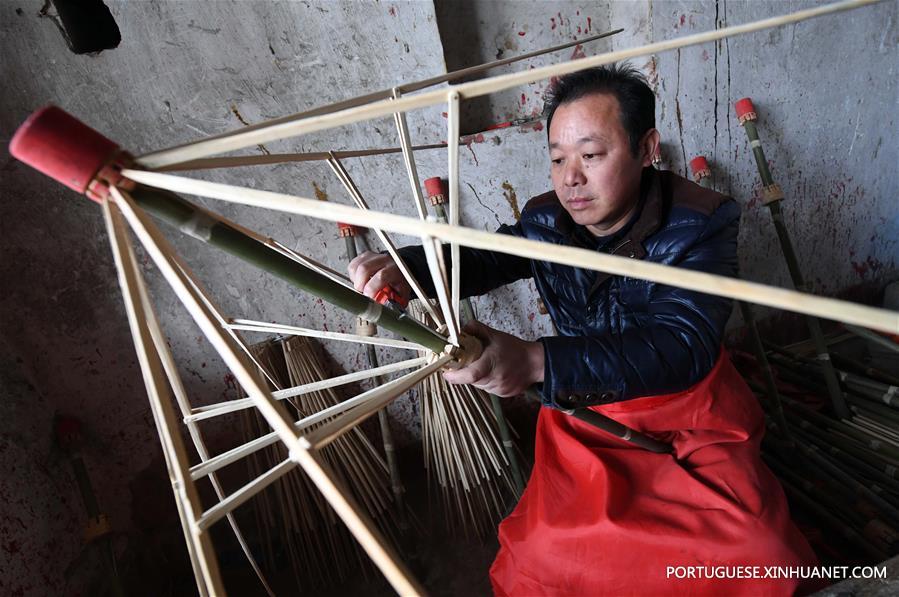 (2)CHINA-ANHUI-CULTURA-SOMBRILLAS