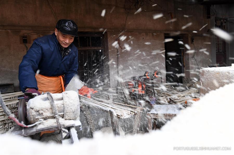 (8)CHINA-ANHUI-CULTURA-SOMBRILLAS