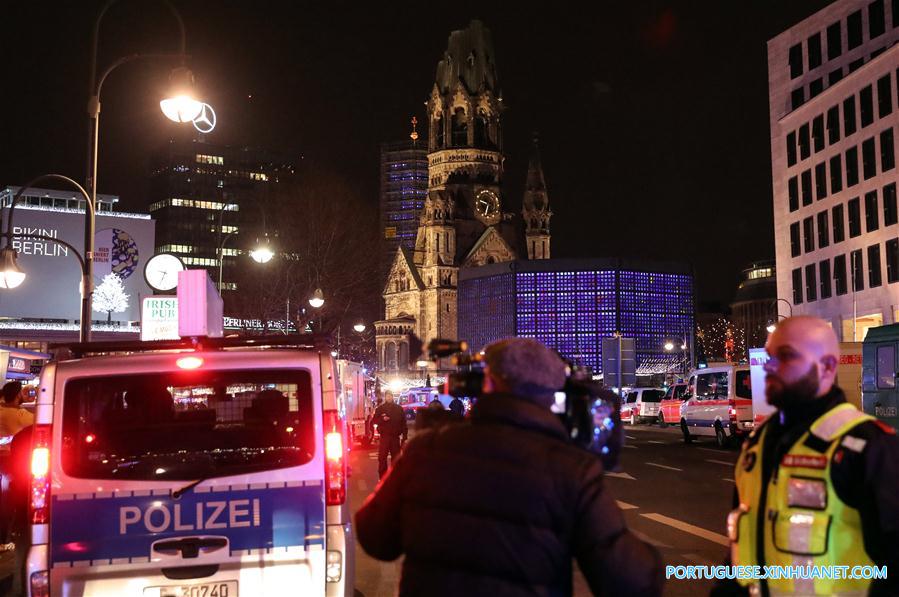 (3)ALEMANIA-BERLIN-ACCIDENTE-CAMION