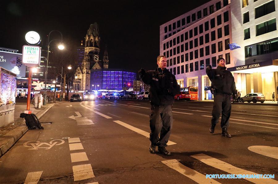 (4)ALEMANIA-BERLIN-ACCIDENTE-CAMION
