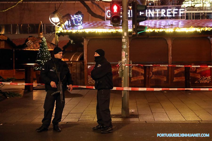 (8)ALEMANIA-BERLIN-ACCIDENTE-CAMION