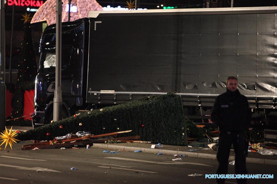 (16)ALEMANIA-BERLIN-ACCIDENTE-CAMION
