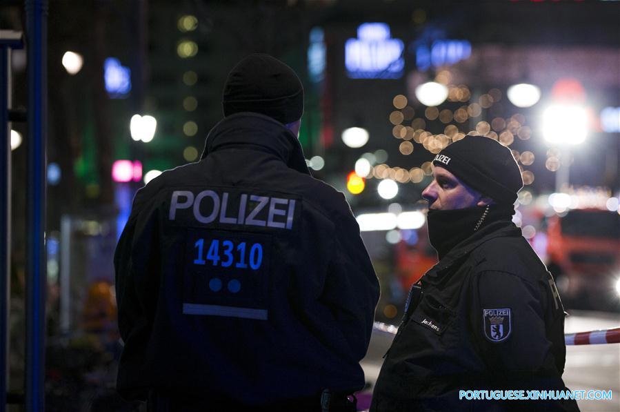 (17)ALEMANIA-BERLIN-ACCIDENTE-CAMION