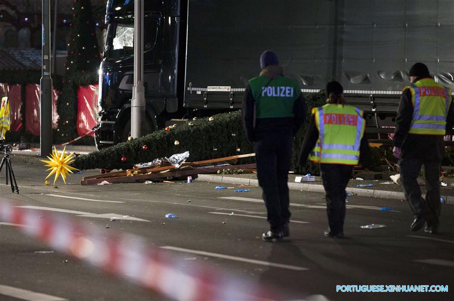 (18)ALEMANIA-BERLIN-ACCIDENTE-CAMION