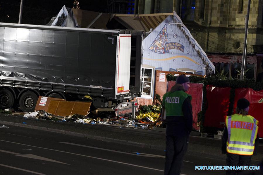 (20)ALEMANIA-BERLIN-ACCIDENTE-CAMION