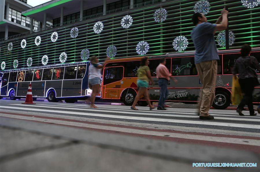 (6)BRASIL-SAO PAULO-SOCIEDAD-NAVIDAD