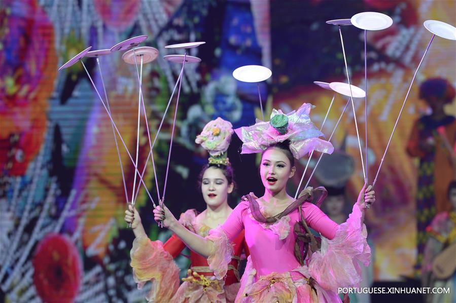 CHINA-HENAN-ACROBATICS FESTIVAL (CN) 