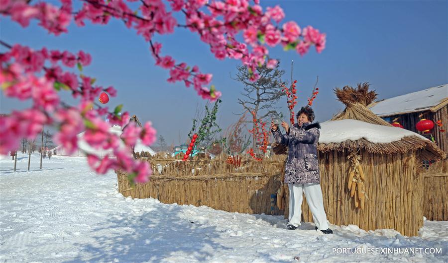 CHINA-LIAONING-JINZHOU-ICE-SNOW-HOT SPRING-FESTIVAL (CN)