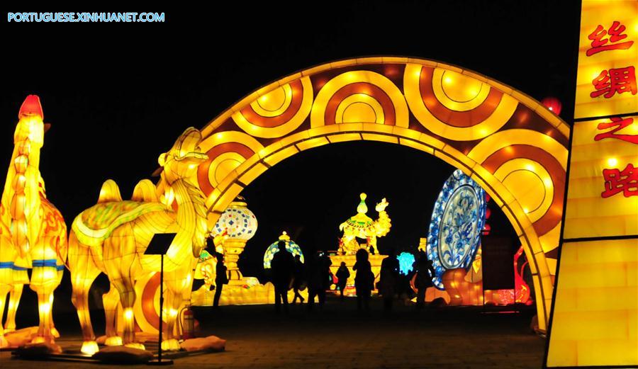 CHINA-XI'AN-CITY WALL-LANTERN FAIR (CN)