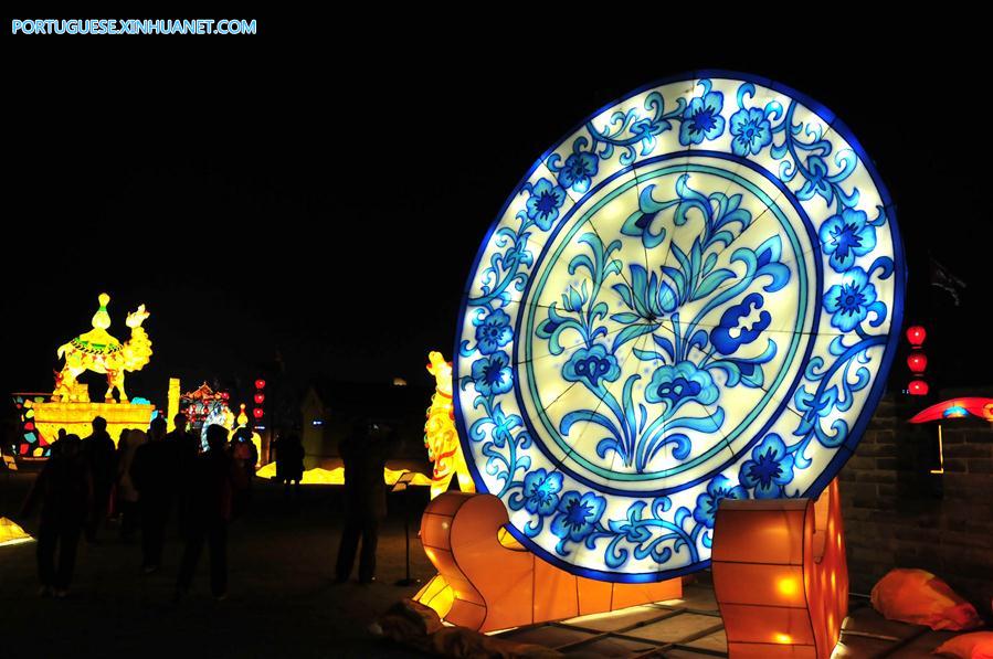 CHINA-XI'AN-CITY WALL-LANTERN FAIR (CN)