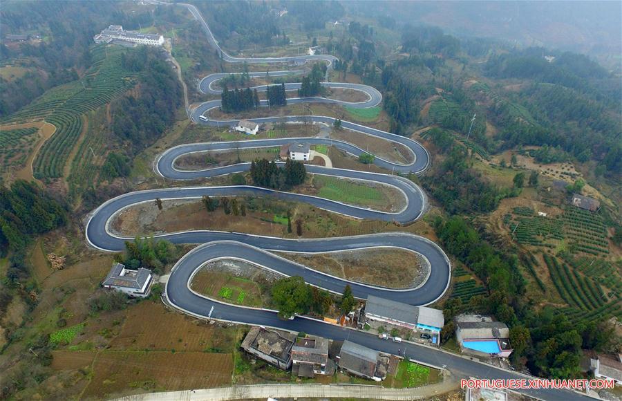 #CHINA-HUBEI-ENSHI-WINDING MOUNTAIN ROAD (CN)