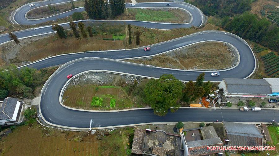 #CHINA-HUBEI-ENSHI-WINDING MOUNTAIN ROAD (CN)