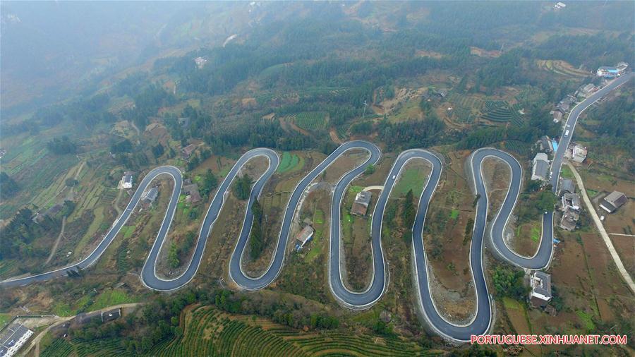 #CHINA-HUBEI-ENSHI-WINDING MOUNTAIN ROAD (CN)