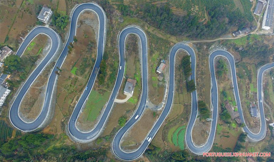 #CHINA-HUBEI-ENSHI-WINDING MOUNTAIN ROAD (CN)