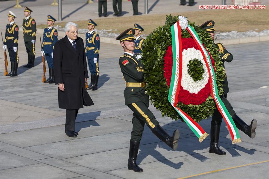 （XHDW）（2）意大利总统马塔雷拉向人民英雄纪念碑敬献花圈