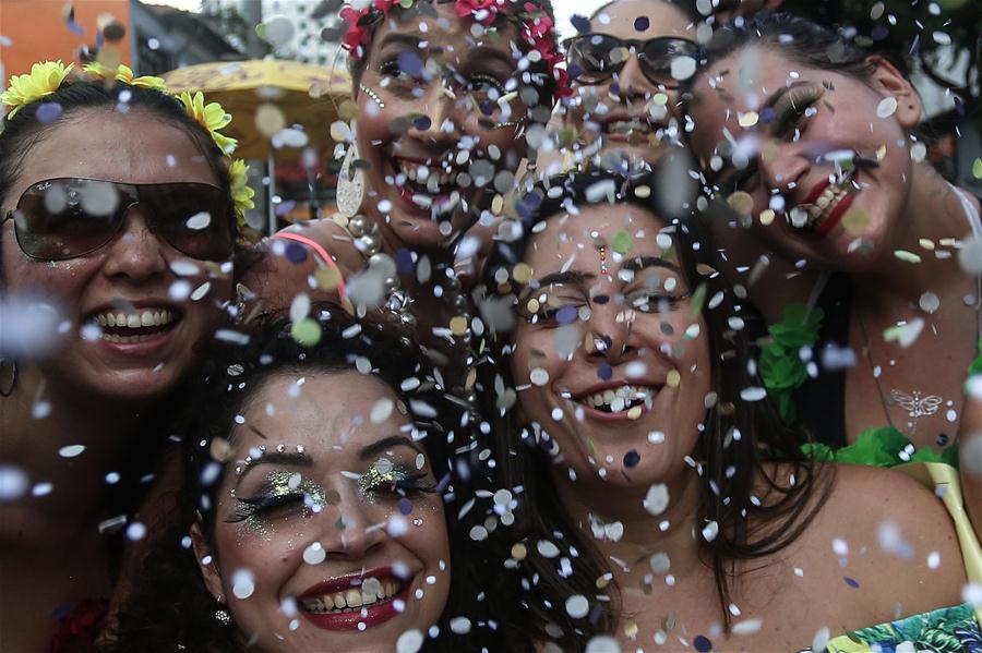 (27)BRASIL-SAO PAULO-SOCIEDAD-CARNAVAL