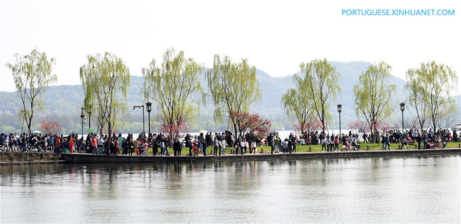 CHINA-HANGZHOU-WEST LAKE-QINGMING HOLIDAY (CN)