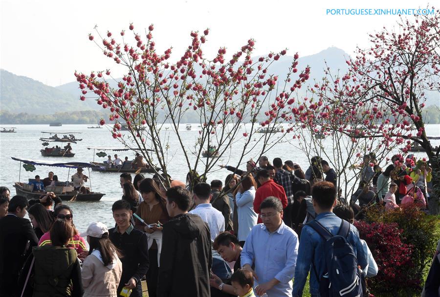 CHINA-HANGZHOU-WEST LAKE-QINGMING HOLIDAY (CN)