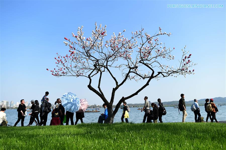 CHINA-HANGZHOU-WEST LAKE-QINGMING HOLIDAY (CN)