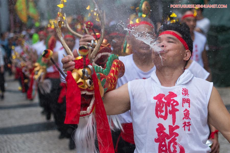 CHINA-MACAO-BIRTH OF BUDDHA-DRUNKEN DRAGON DANCE (CN)
