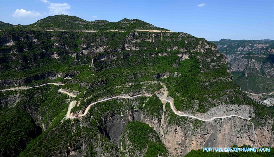 #CHINA-SHANXI-PINGSHUN COUNTY-ROAD ON CLIFFS (CN)