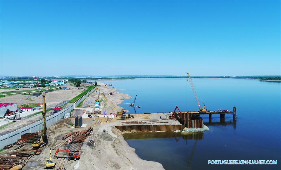CHINA-RUSSIA-ROAD BRIDGE-CONSTRUCTION (CN)