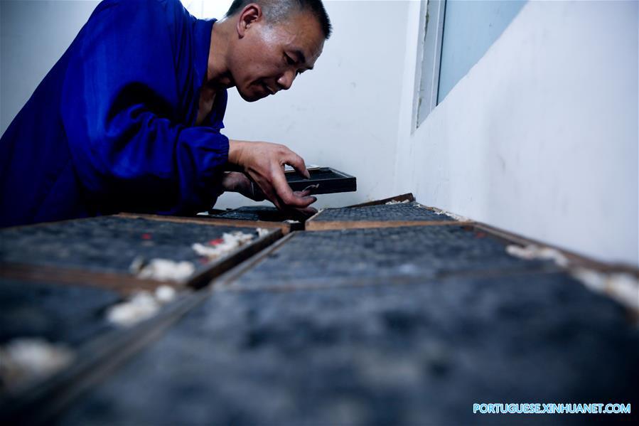 #CHINA-HUNAN-WOODBLOCK MOVABLE TYPE PRINTING (CN)