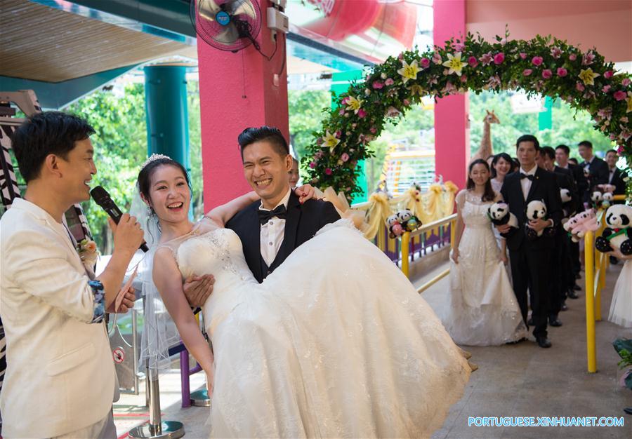 CHINA-GUANGZHOU-CHIMELONG SAFARI PARK-WEDDING CEREMONY (CN)