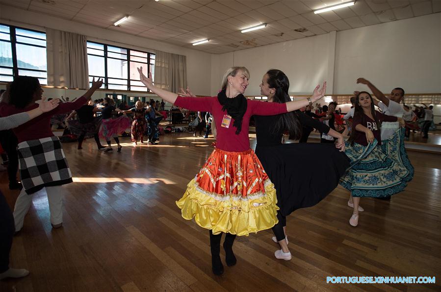 (17)BRASIL-JOINVILLE-CULTURA-DANZA