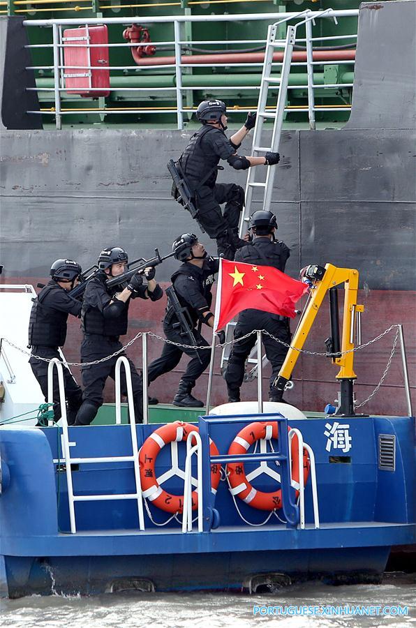 CHINA-SHANGHAI-POLICE DRILL (CN)