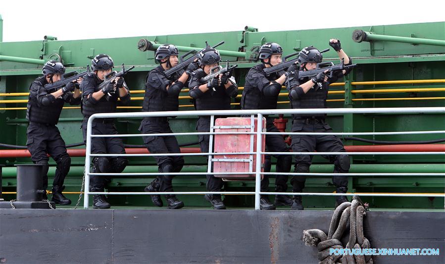 CHINA-SHANGHAI-POLICE DRILL (CN)