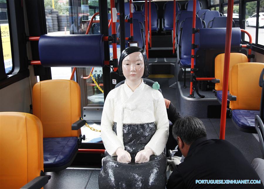 SOUTH KOREA-SEOUL-BUS-"COMFORT WOMEN"STATUE-DISPLAY