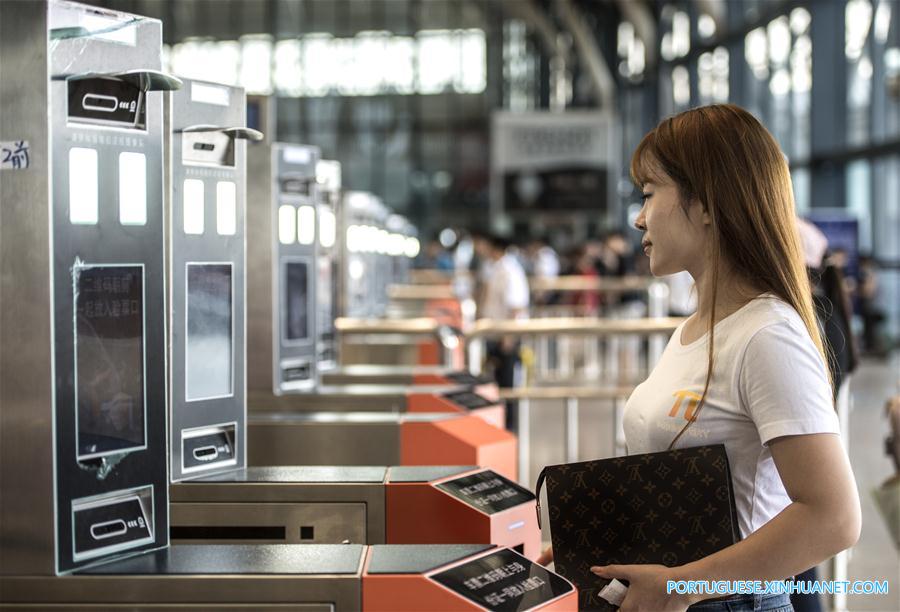 CHINA-WUHAN-RAILWAY STATION-FACIAL RECOGNITION DEVICE (CN)