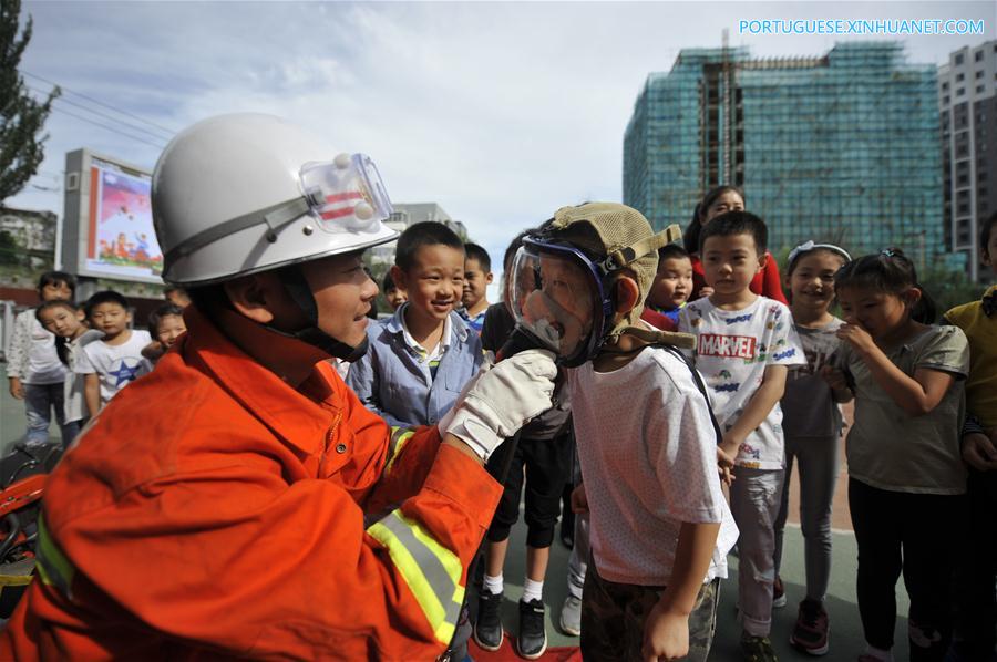 #CHINA-HEBEI-CHENGDE-SCHOOL DAY-FIRE CONTROL TRAINING(CN)