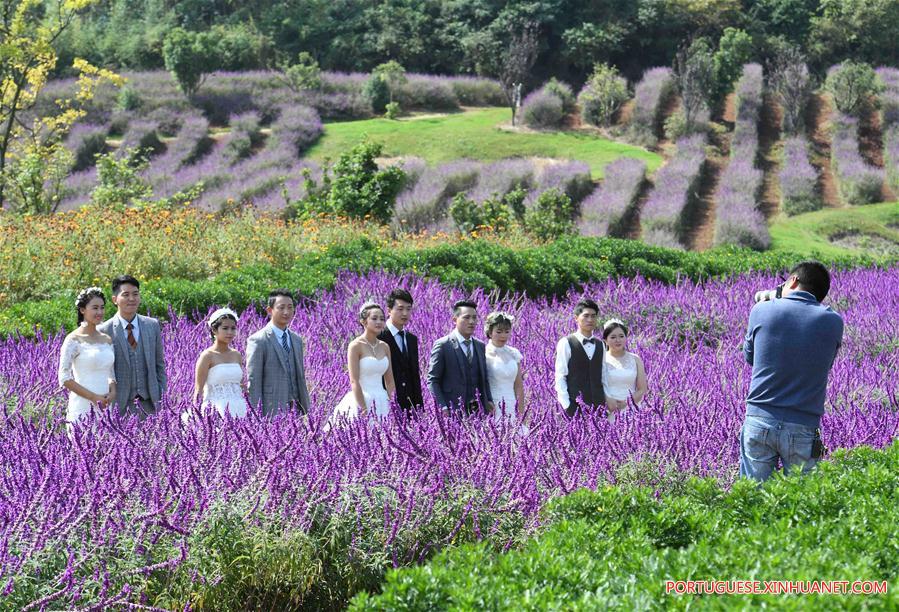 CHINA-YUNNAN-"LOVE TOWN"-WEDDING PHOTOS (CN)