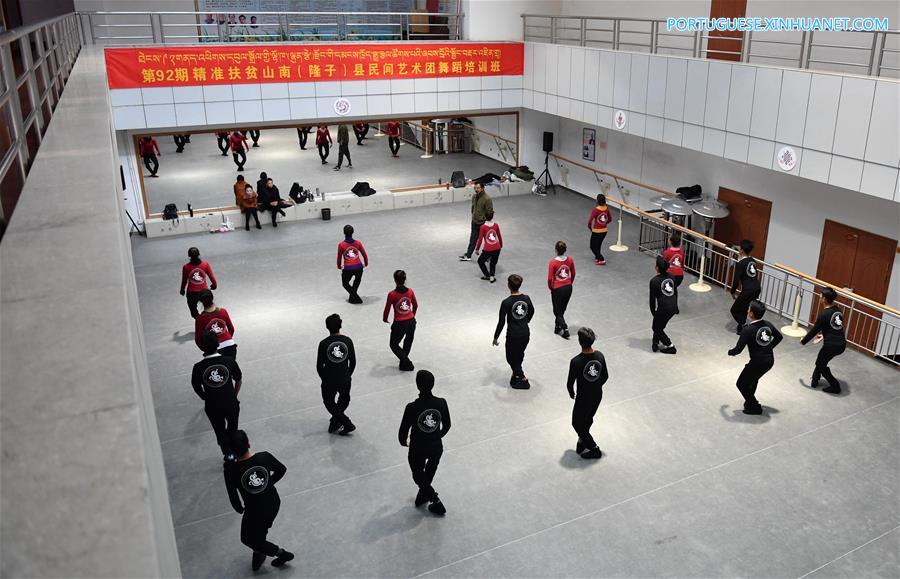 CHINA-LHASA-FOLK ART GROUP-TRAINING (CN)