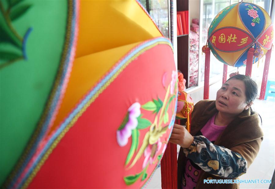CHINA-GUANGXI-ZHUANG ETHNIC GROUP-COLORED EMBROIDERY (CN)