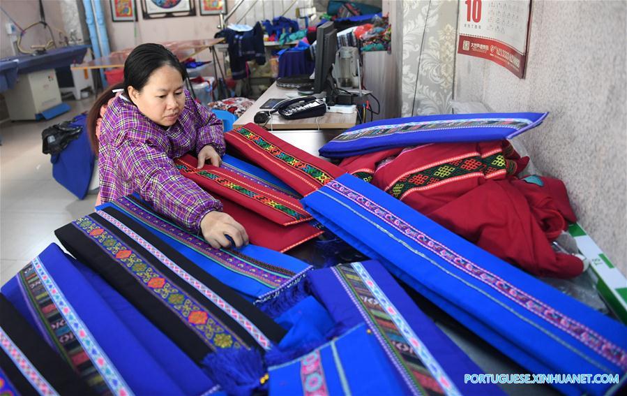 CHINA-GUANGXI-ZHUANG ETHNIC GROUP-COLORED EMBROIDERY (CN)