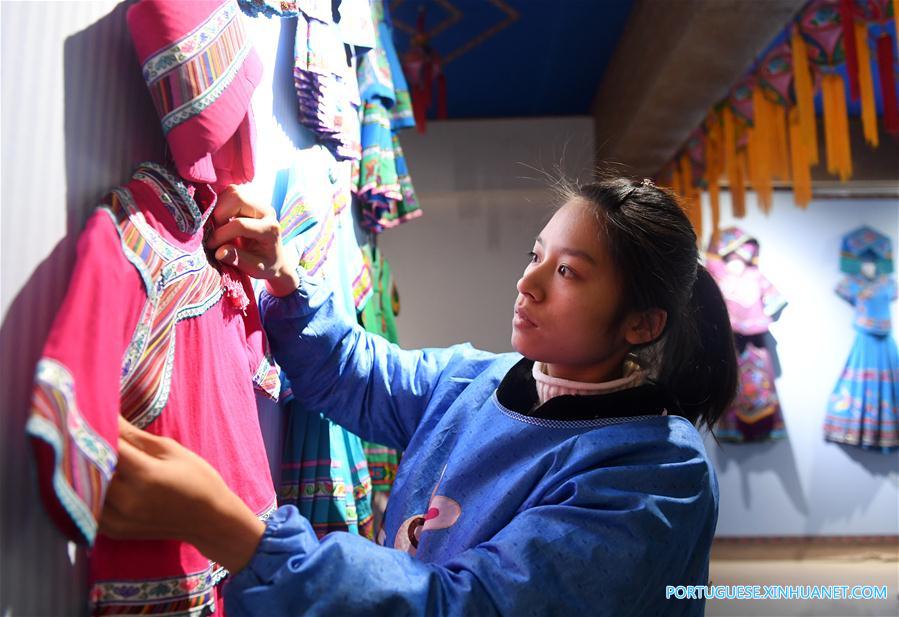 CHINA-GUANGXI-ZHUANG ETHNIC GROUP-COLORED EMBROIDERY (CN)