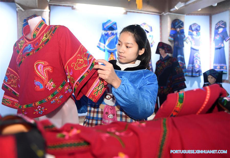 CHINA-GUANGXI-ZHUANG ETHNIC GROUP-COLORED EMBROIDERY (CN)