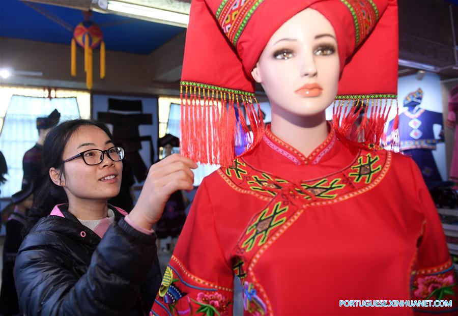 CHINA-GUANGXI-ZHUANG ETHNIC GROUP-COLORED EMBROIDERY (CN)
