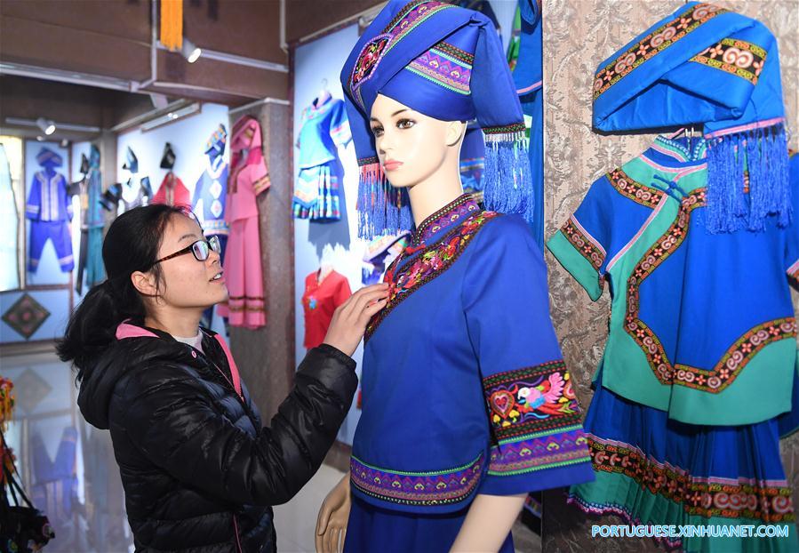 CHINA-GUANGXI-ZHUANG ETHNIC GROUP-COLORED EMBROIDERY (CN)