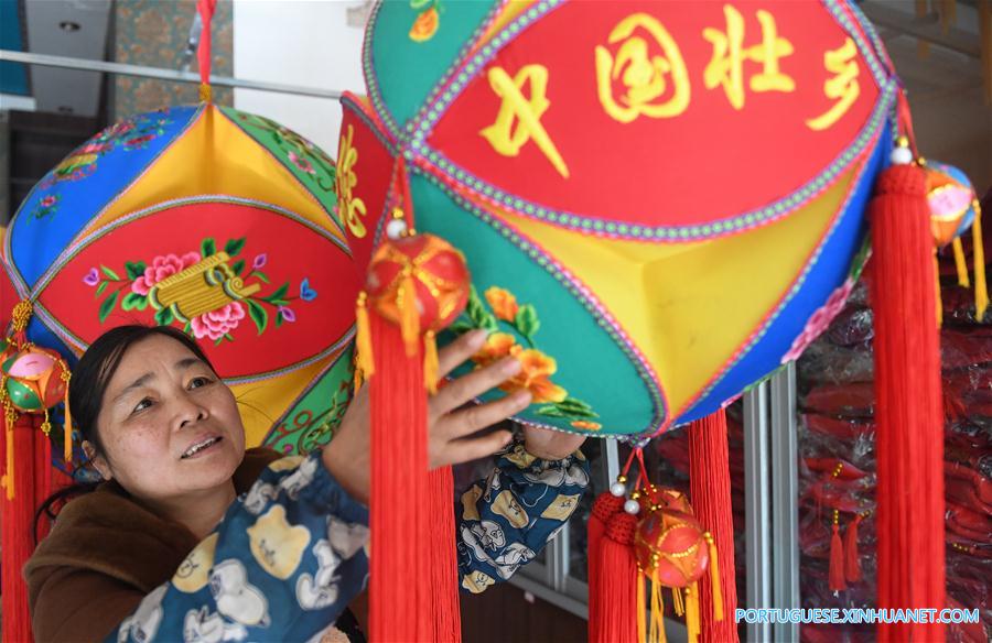 CHINA-GUANGXI-ZHUANG ETHNIC GROUP-COLORED EMBROIDERY (CN)