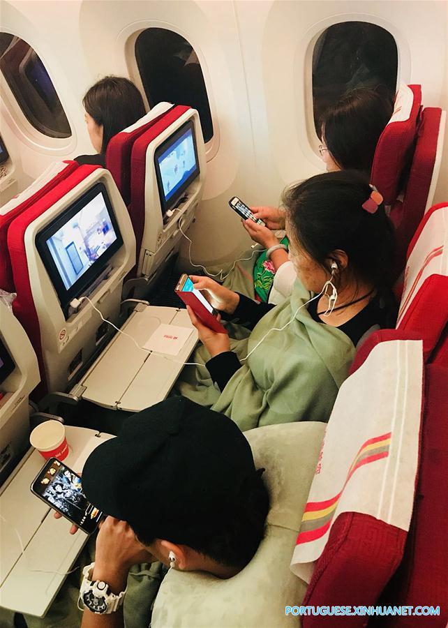 CHINA-AIRLINES-INFLIGHT MOBILE PHONE USE (CN)