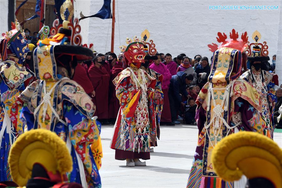 CHINA-GANSU-XIAHE-LABRANG MONASTERY-DANCE (CN)