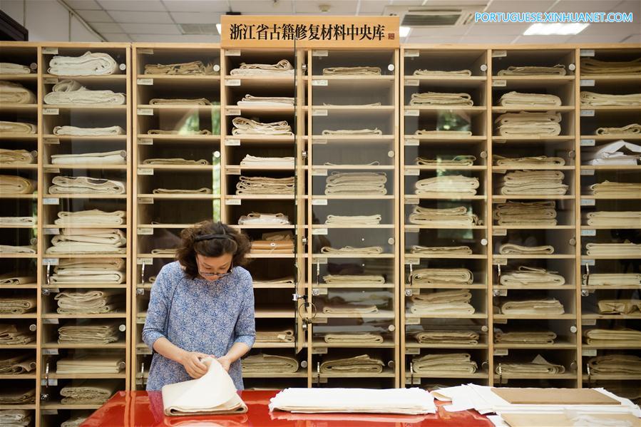 CHINA-HANGZHOU-ANCIENT BOOK RESTORATION (CN)